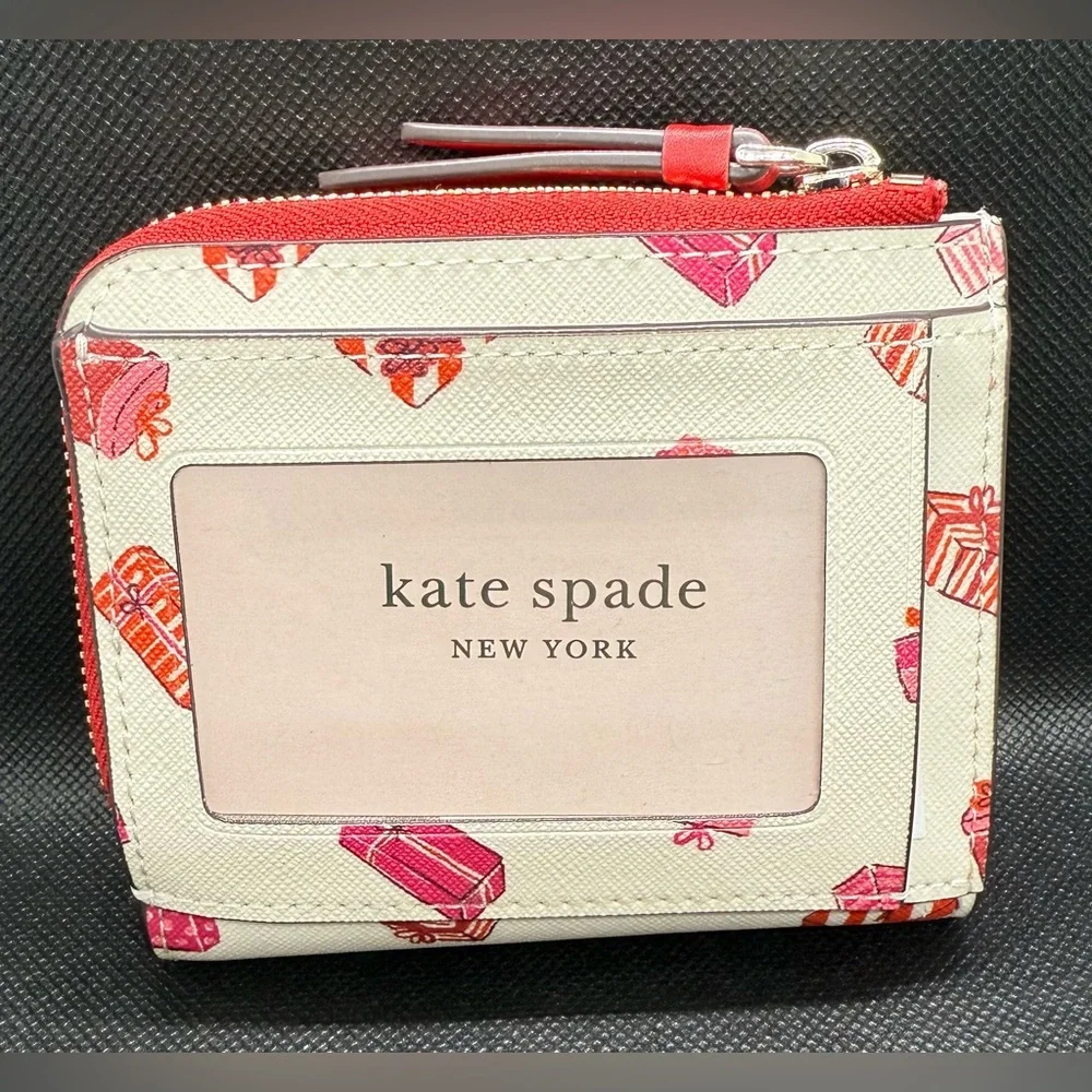 🩷♠️🩷KATE SPADE🩷♠️🩷Pink Multi Cameron Gifts Printed Bifold Wallet/NWOT